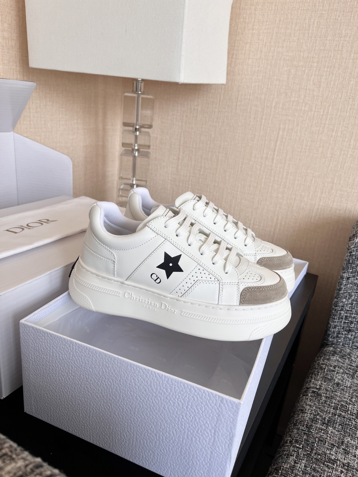 디올 스니커즈