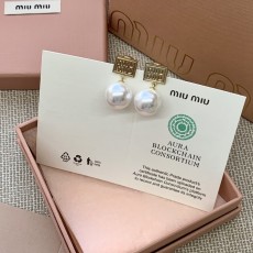 미우미우 귀걸이