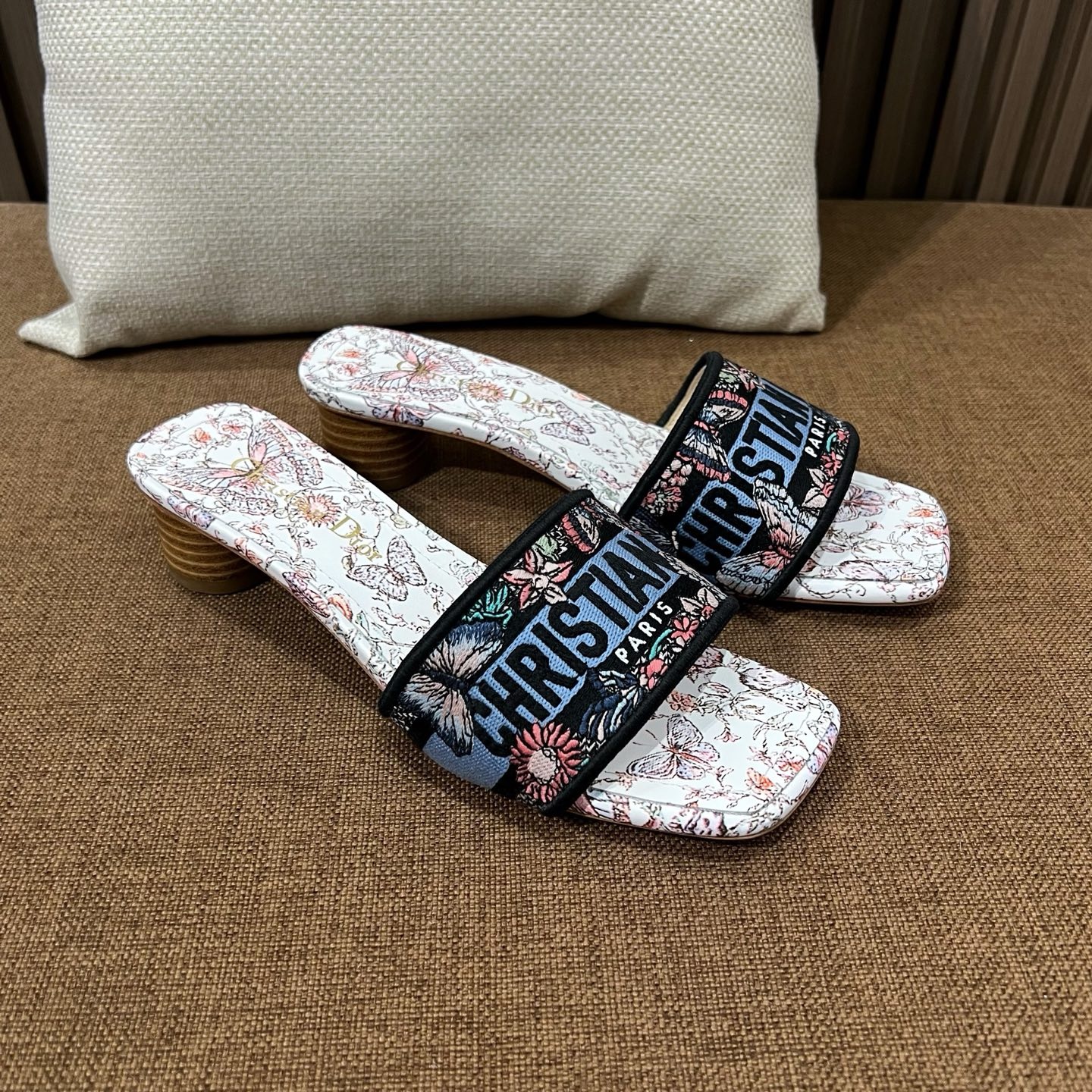 디올 슬리퍼