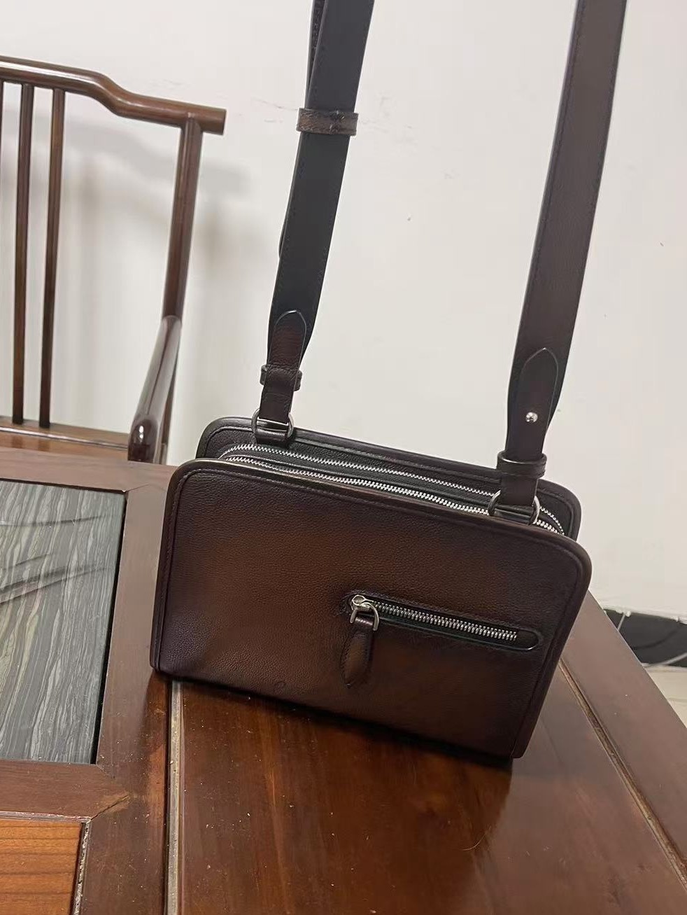 벨루티 저널리오트리오스크리토메신저백