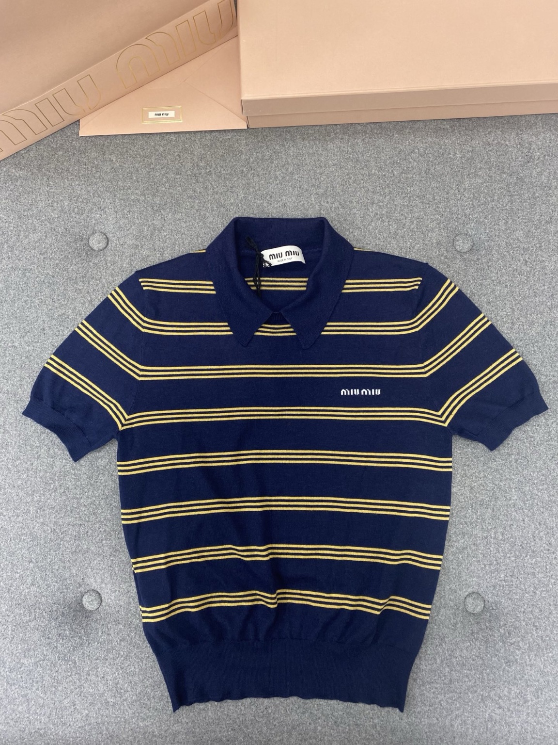 미우미우 반팔니트