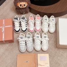 미우미우 스니커즈