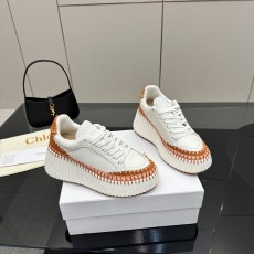 끌로에 스니커즈