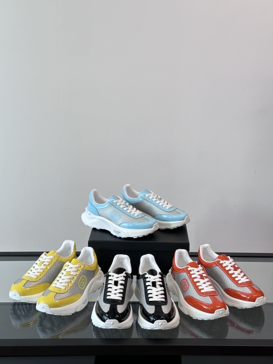 발렌티노 스니커즈