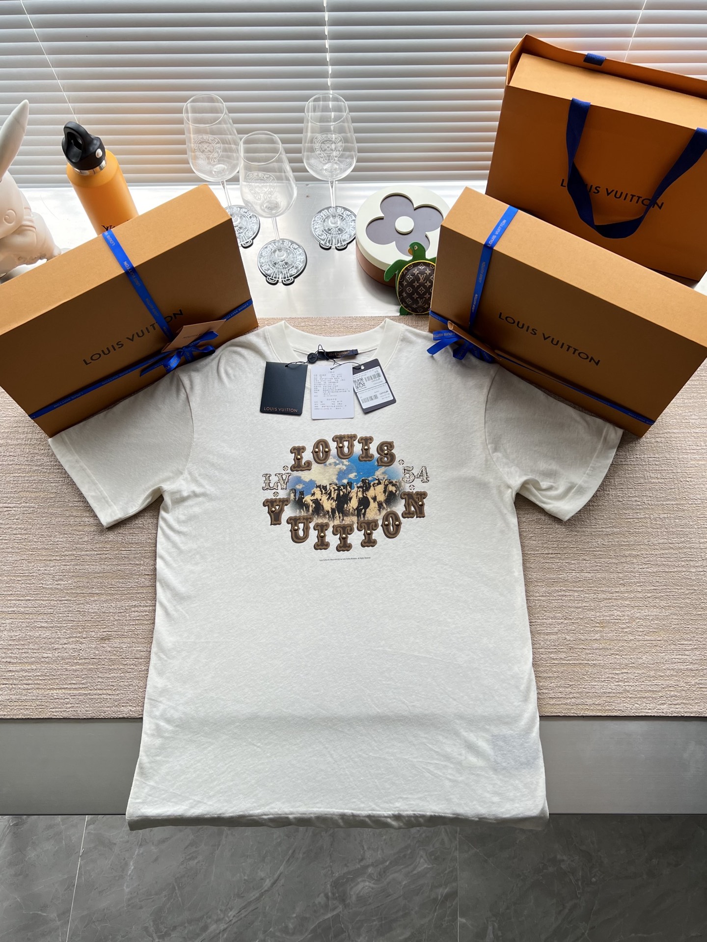 루이비통 반팔티