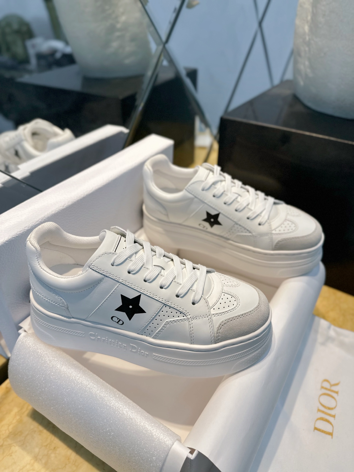 디올 스니커즈
