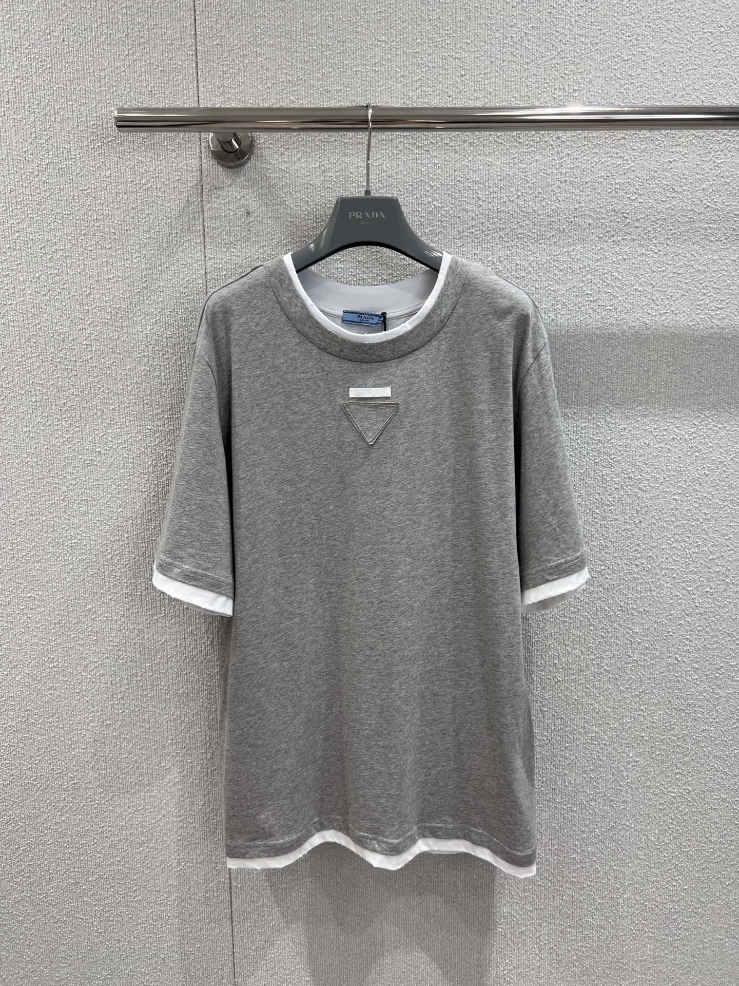 프라다 반팔티