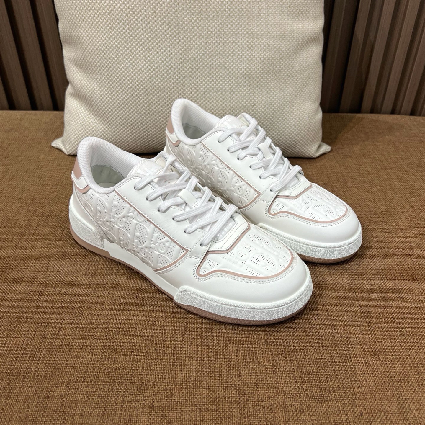 디올 스니커즈
