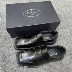 프라다 로퍼