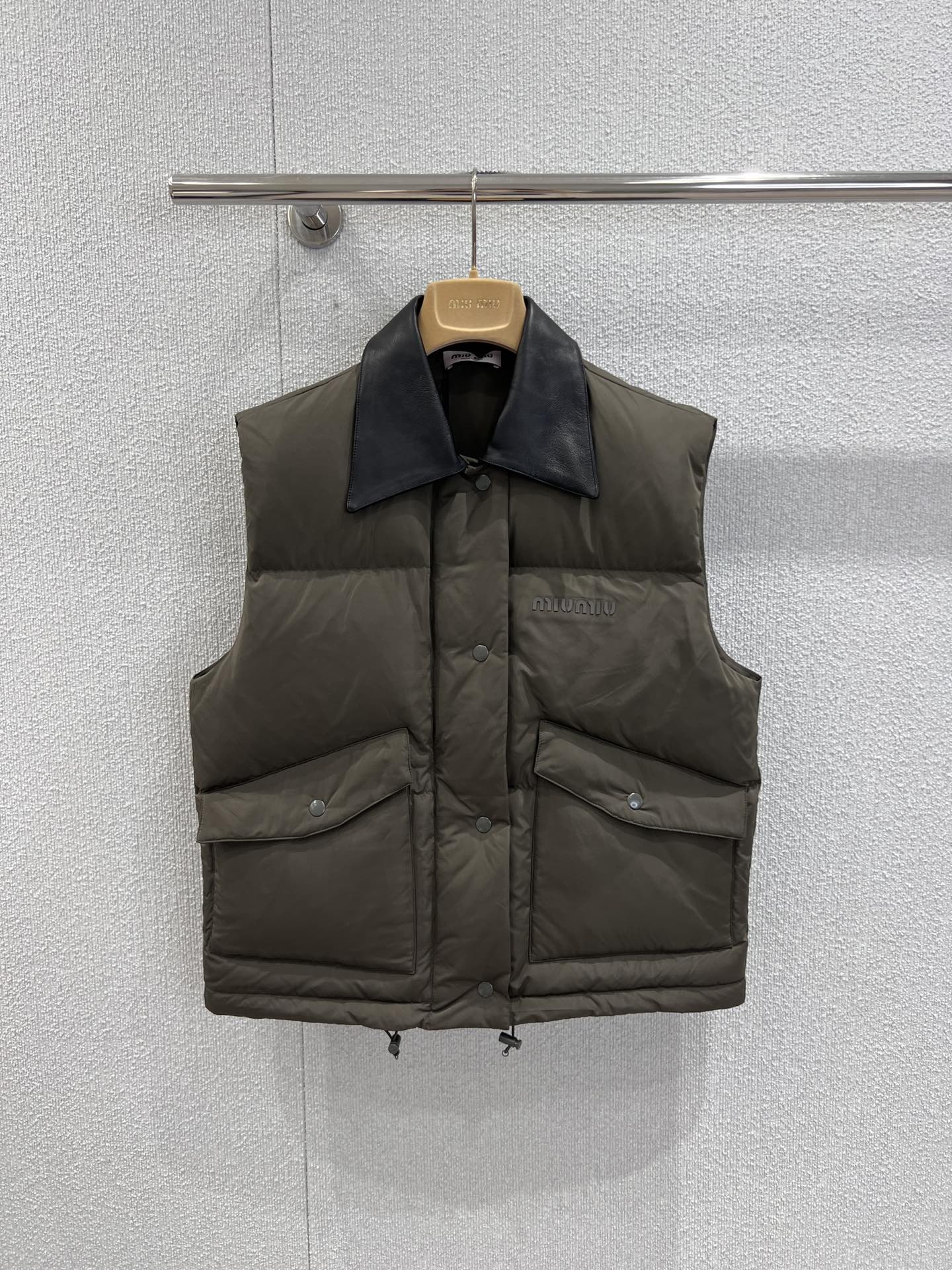 미우미우 패딩조끼