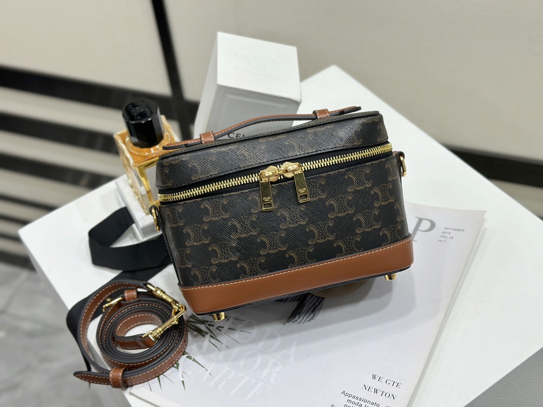 셀린느 트리오페캔버스베니티백