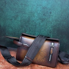 벨루티 메신저백