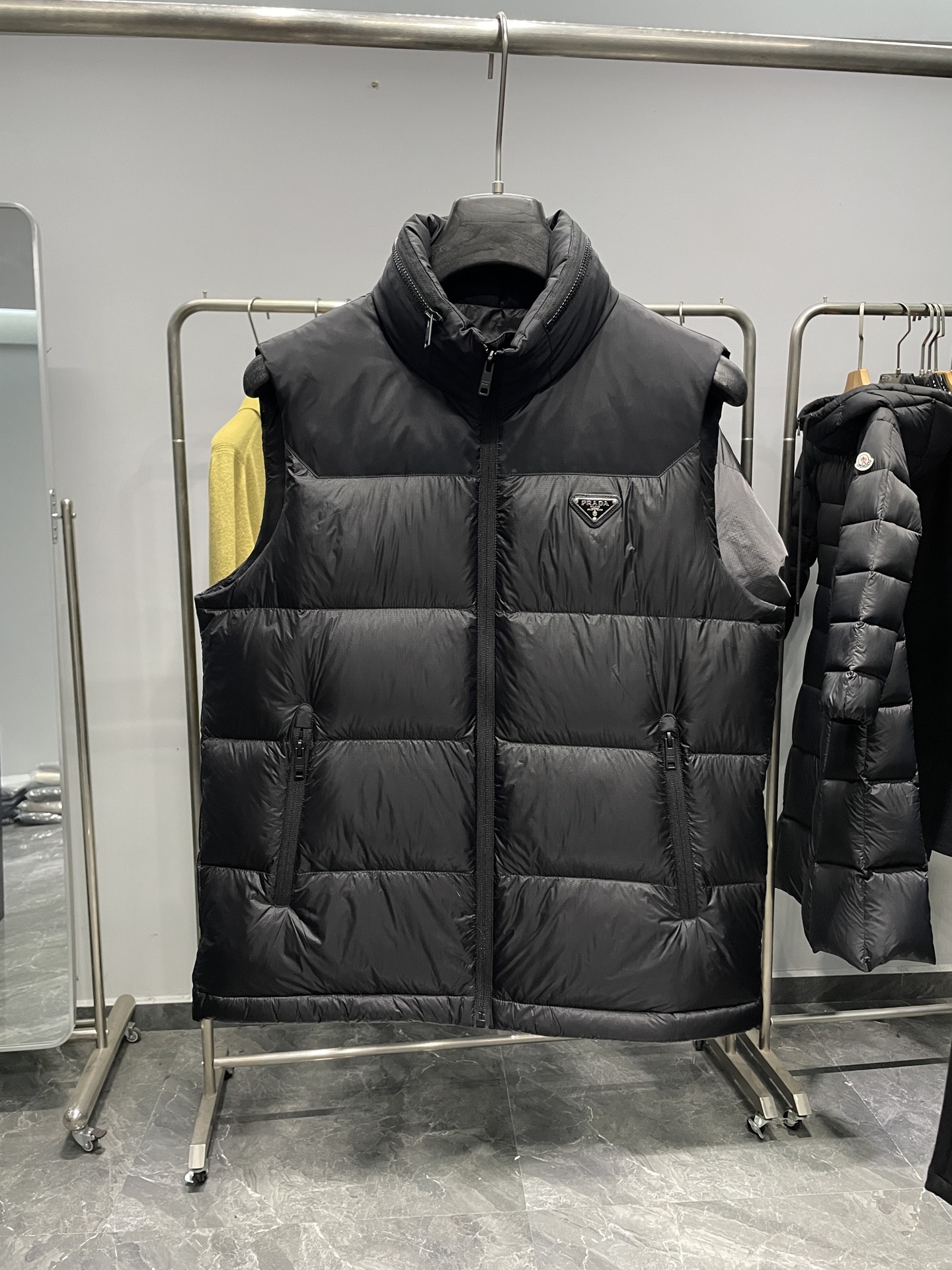 프라다 패딩조끼