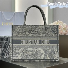 디올 북토트백미디엄