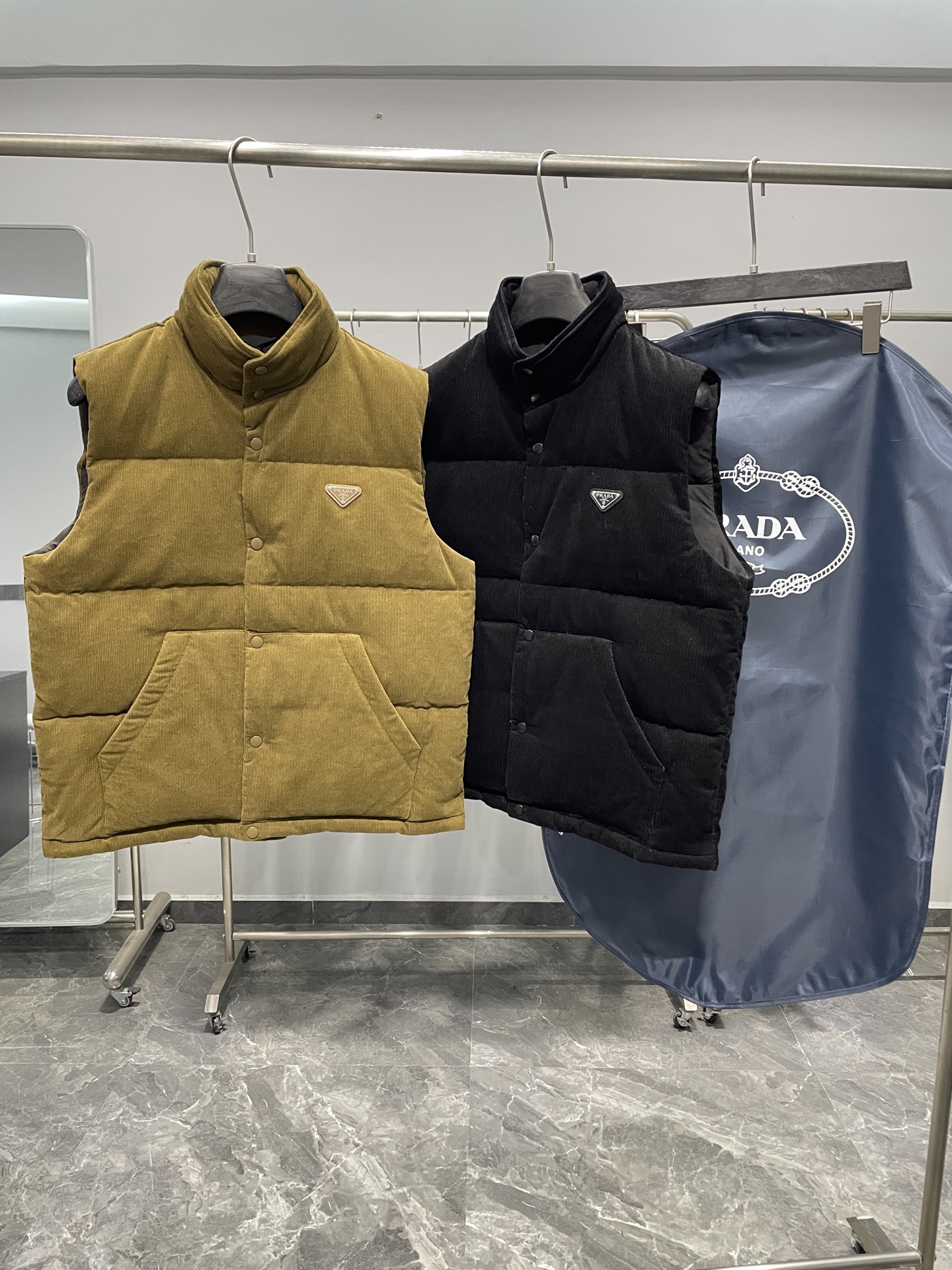 프라다 패딩조끼