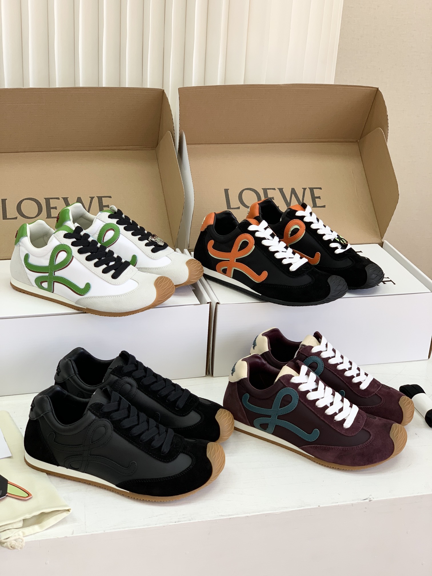 로에베 스니커즈