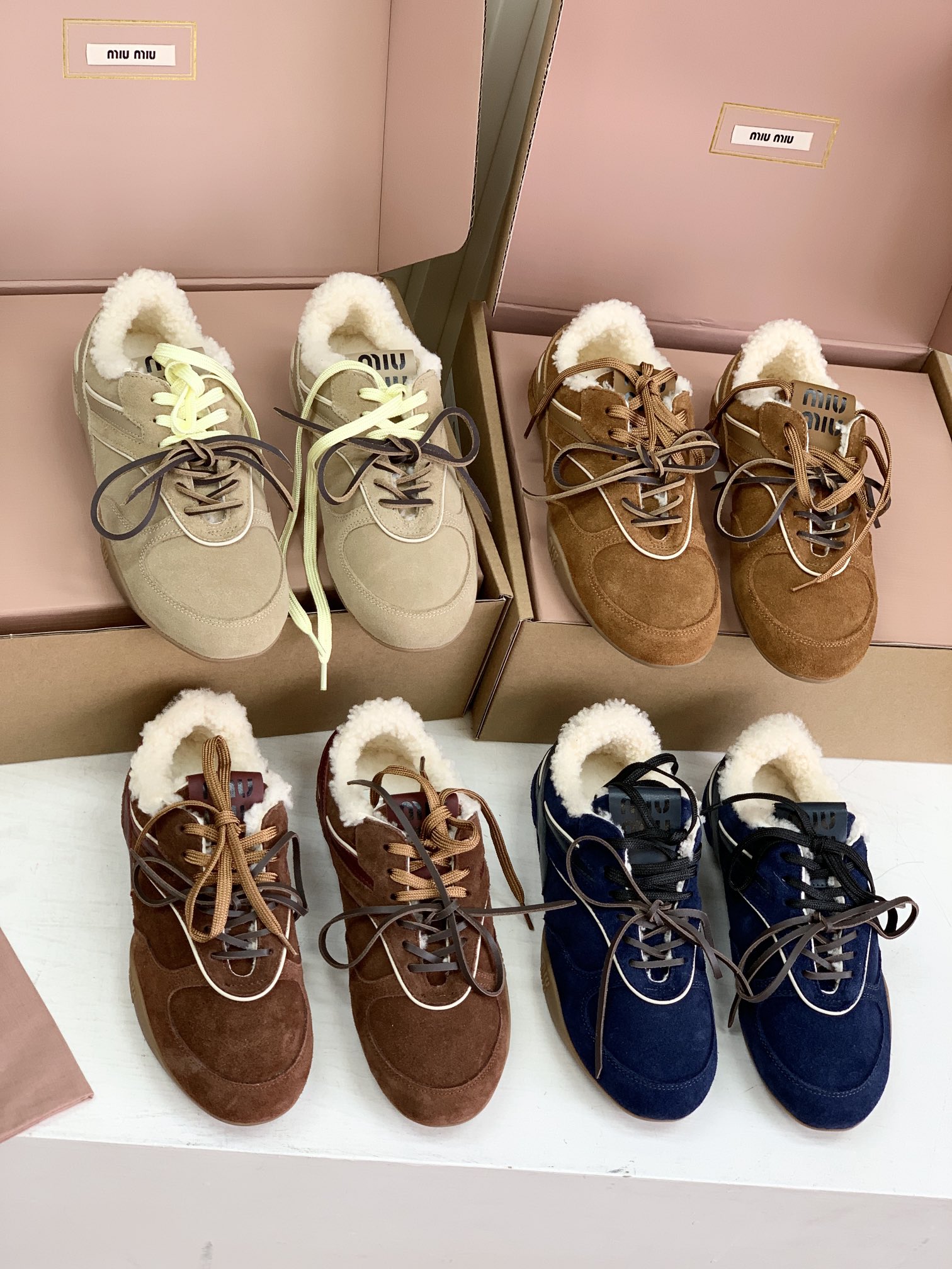 미우미우 스니커즈