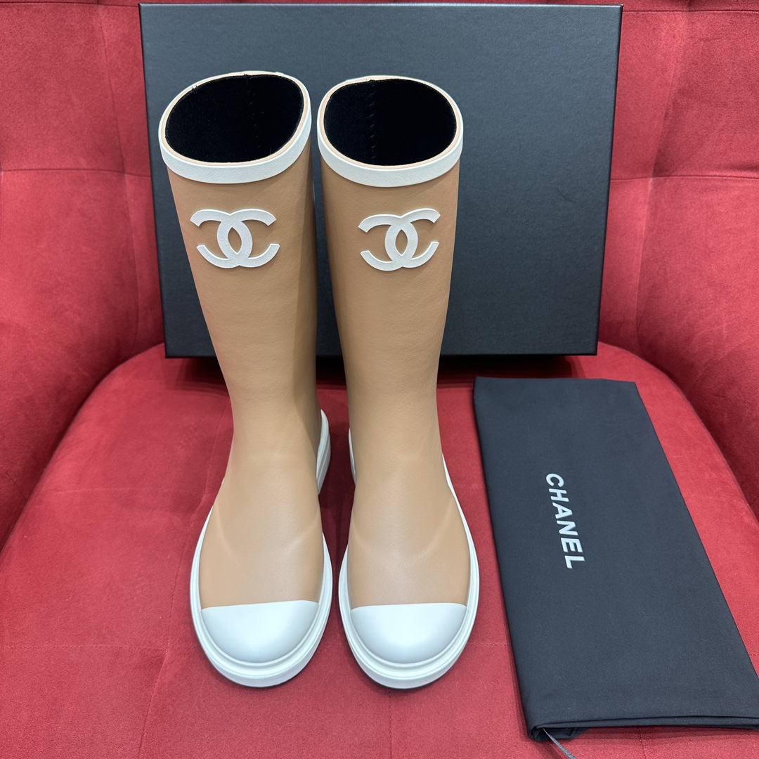 샤넬 레인부츠