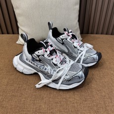 발렌시아가 스니커즈