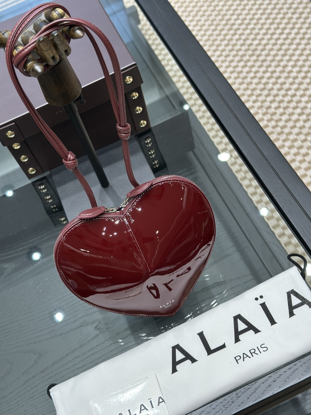 알라이아 하트퀴르크로스백