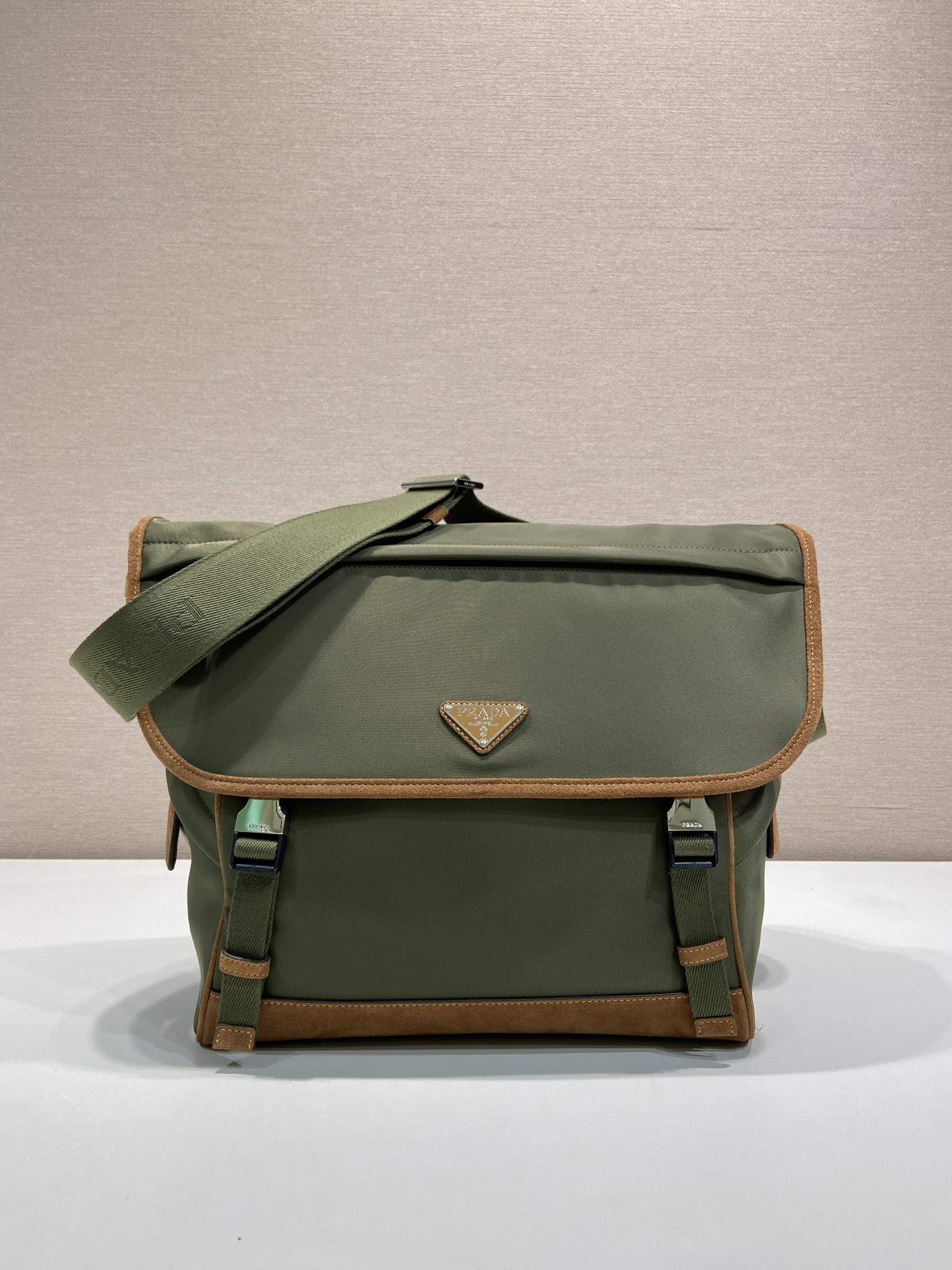 프라다 리나일론메신저백