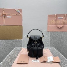 미우미우 가죽미니백팩