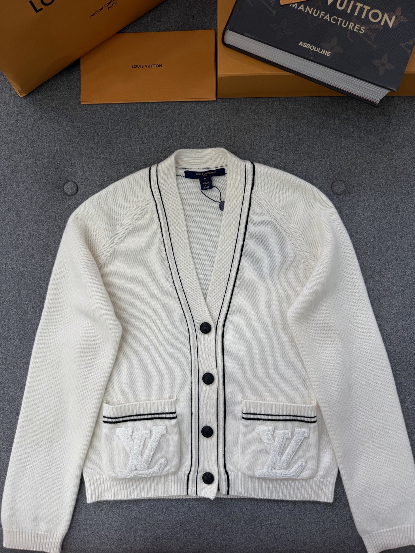 루이비통 가디건