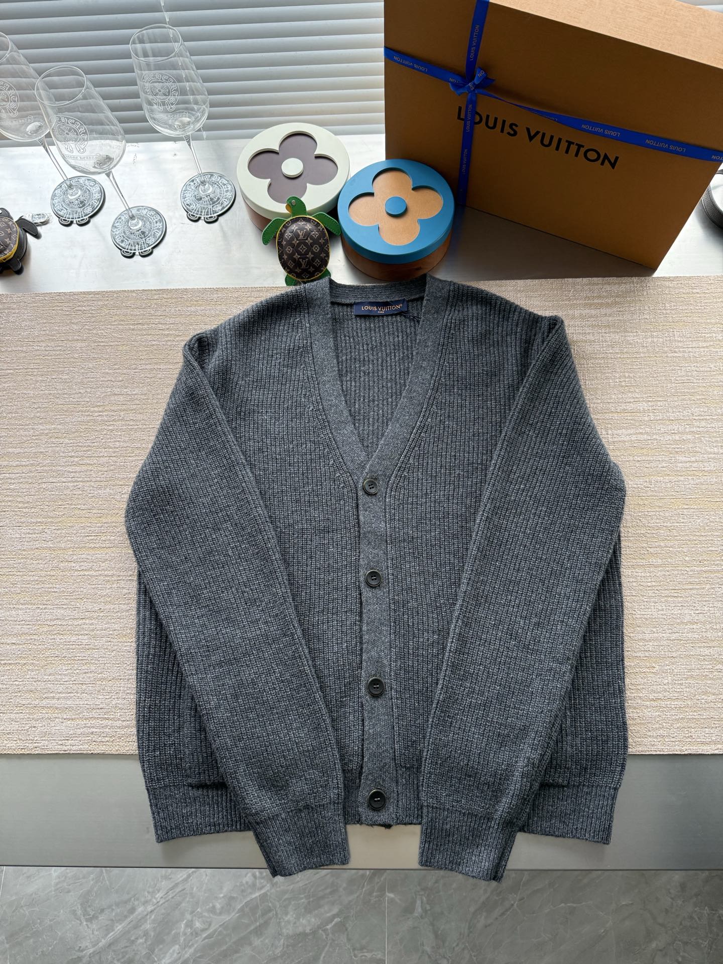 루이비통 가디건