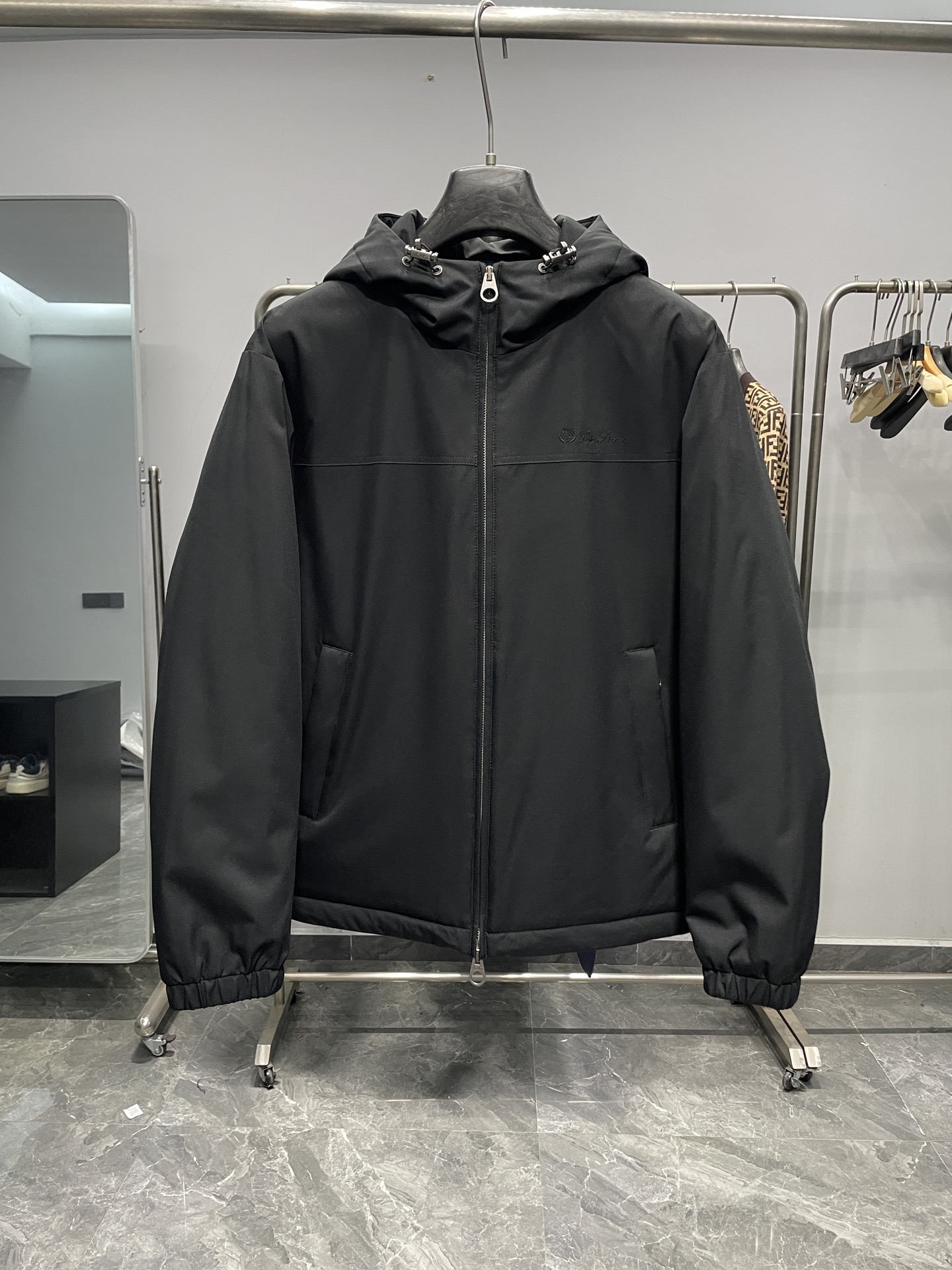 로로피아나 패딩