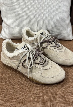 미우미우 스니커즈