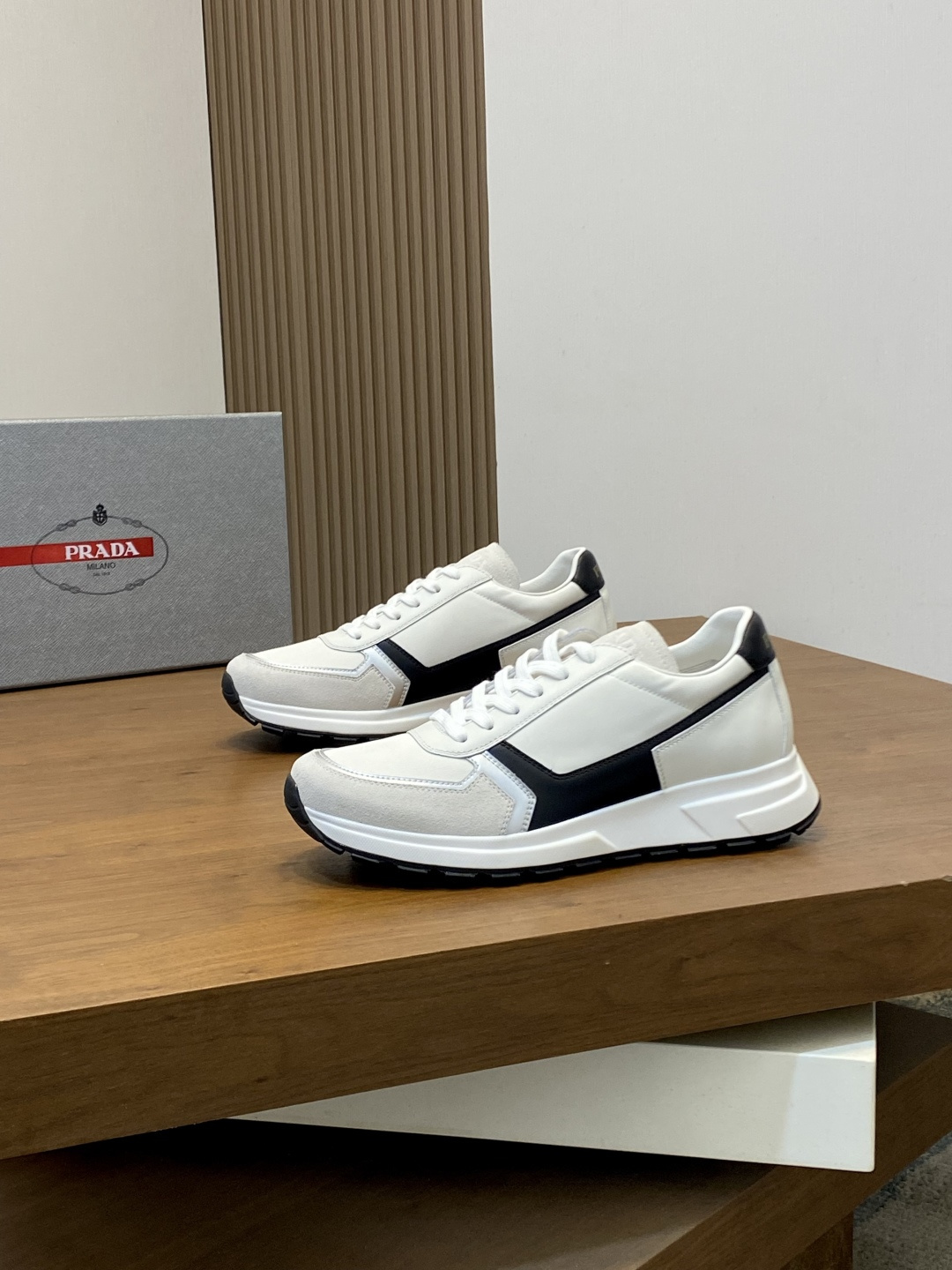 프라다 스니커즈