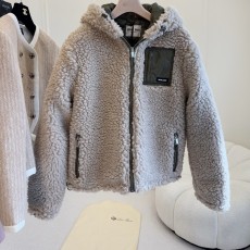 미우미우 양털패딩