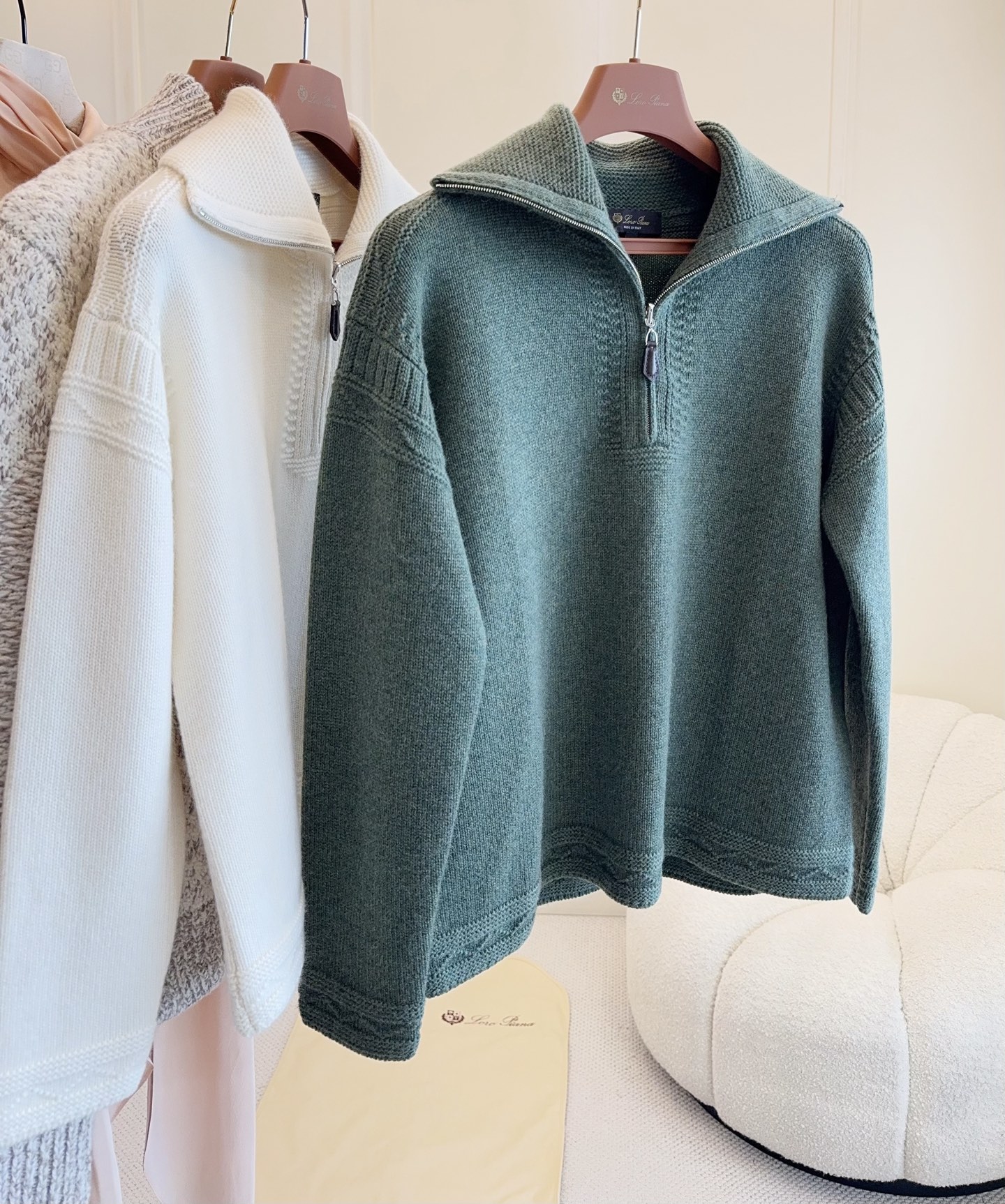 로로피아나 니트