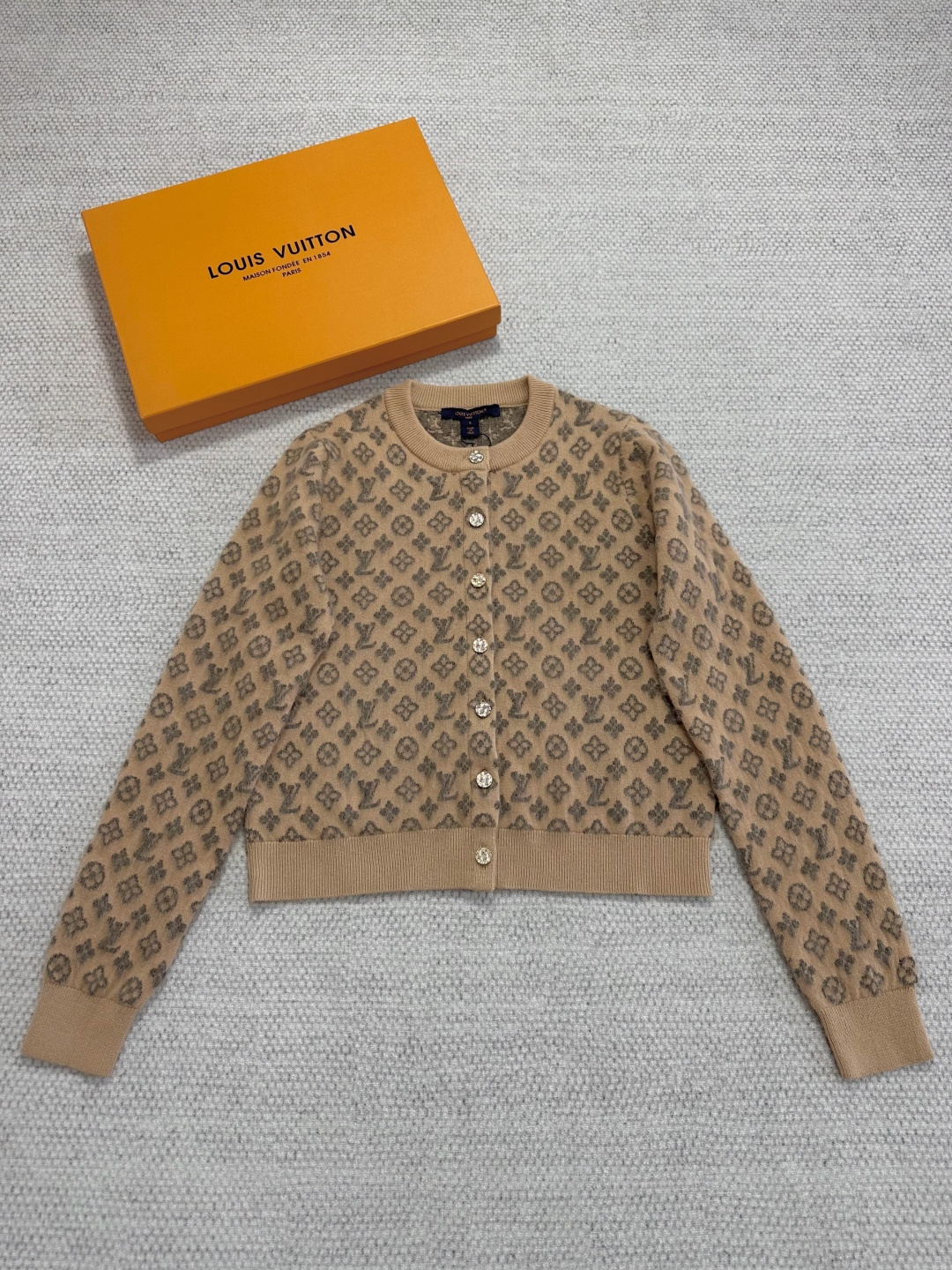 루이비통 가디건
