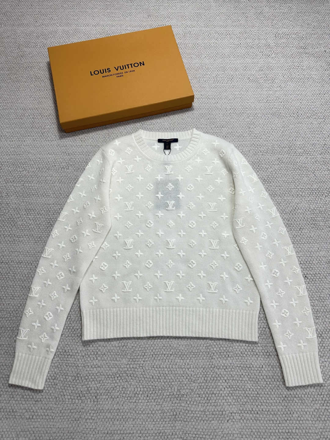 루이비통 니트