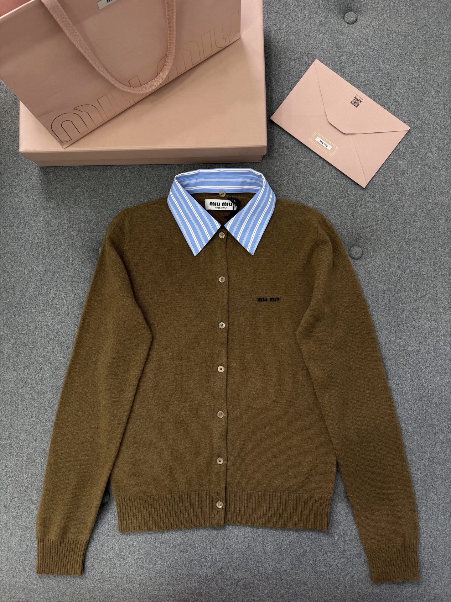 미우미우 가디건