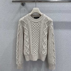 로로피아나 니트