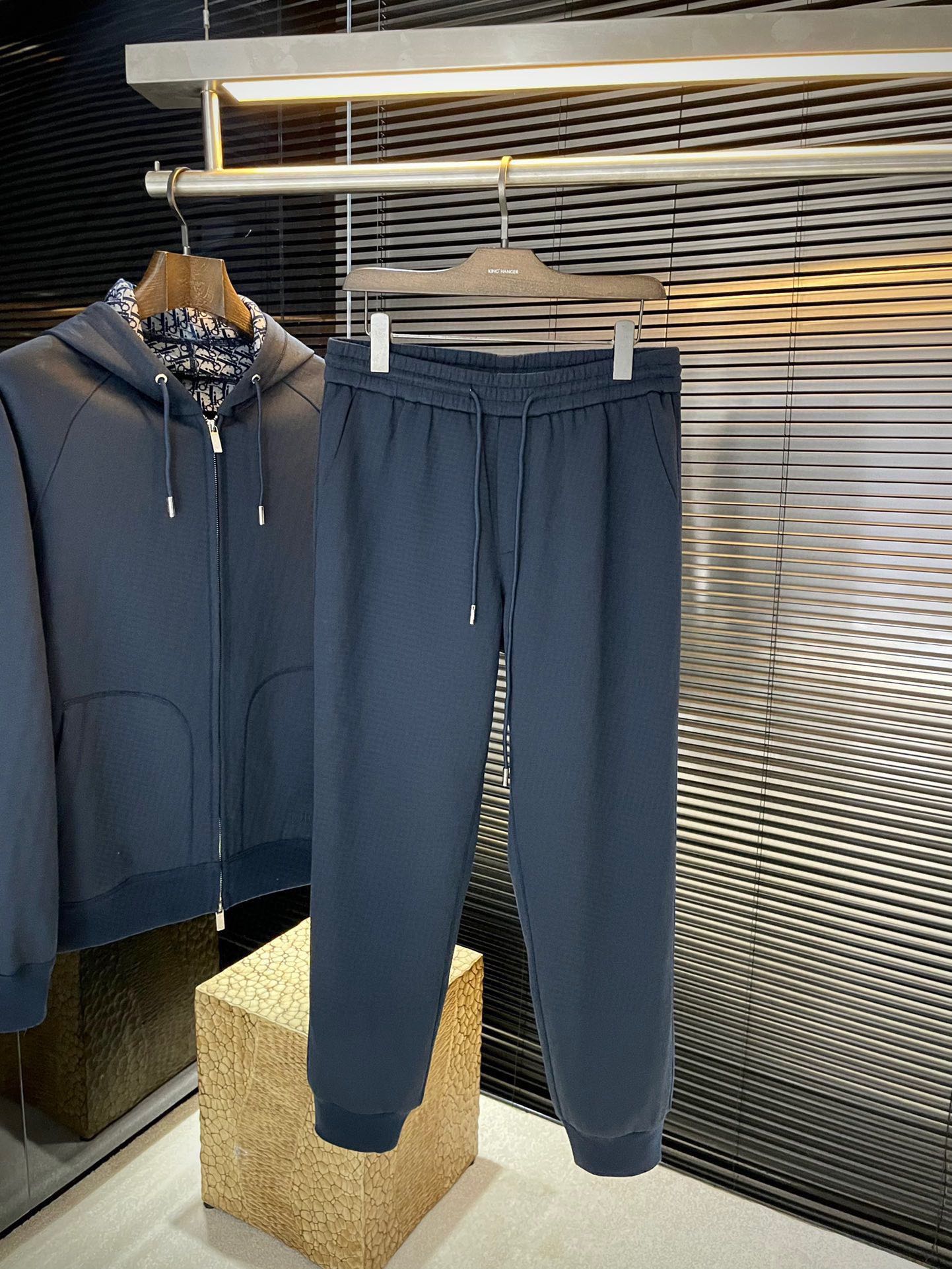 디올 트레이닝복