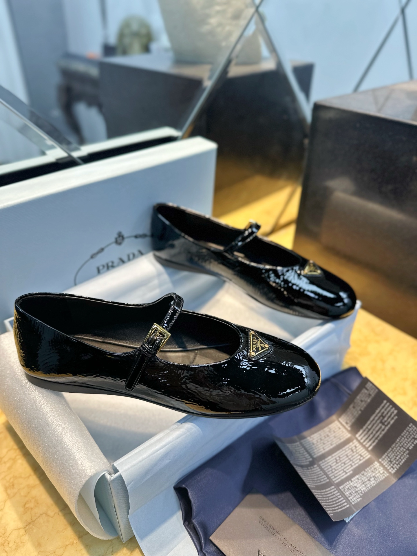 프라다 플랫슈즈