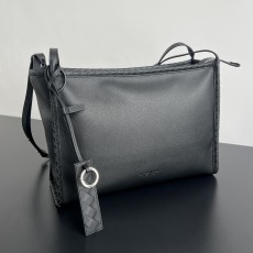 보테가베네타 코리에르메신저백