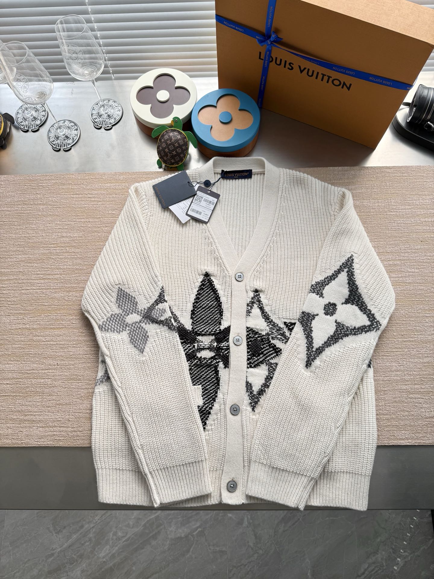 루이비통 가디건