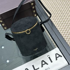 알라이아 라카네트스몰버킷백