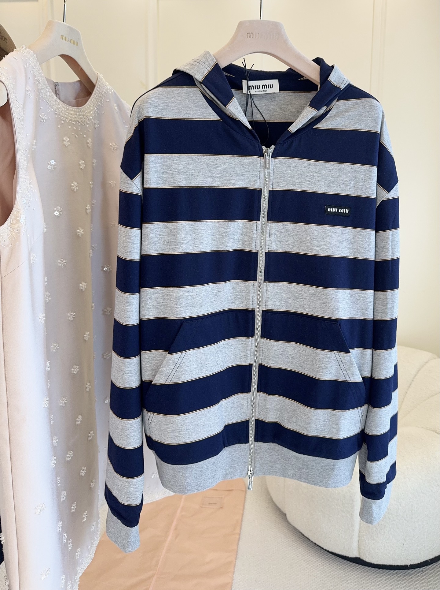 미우미우 후드집업