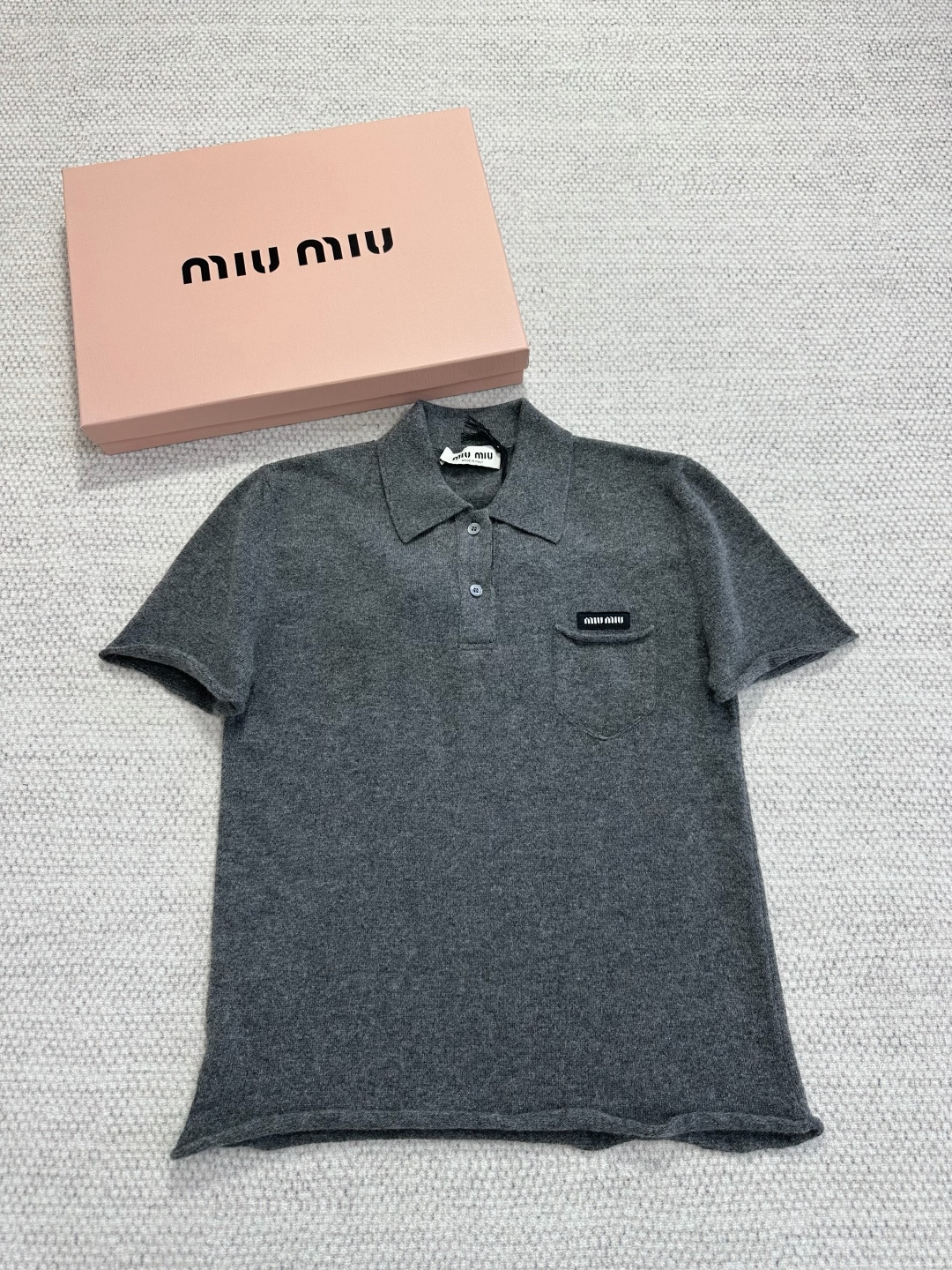 미우미우 반팔니트