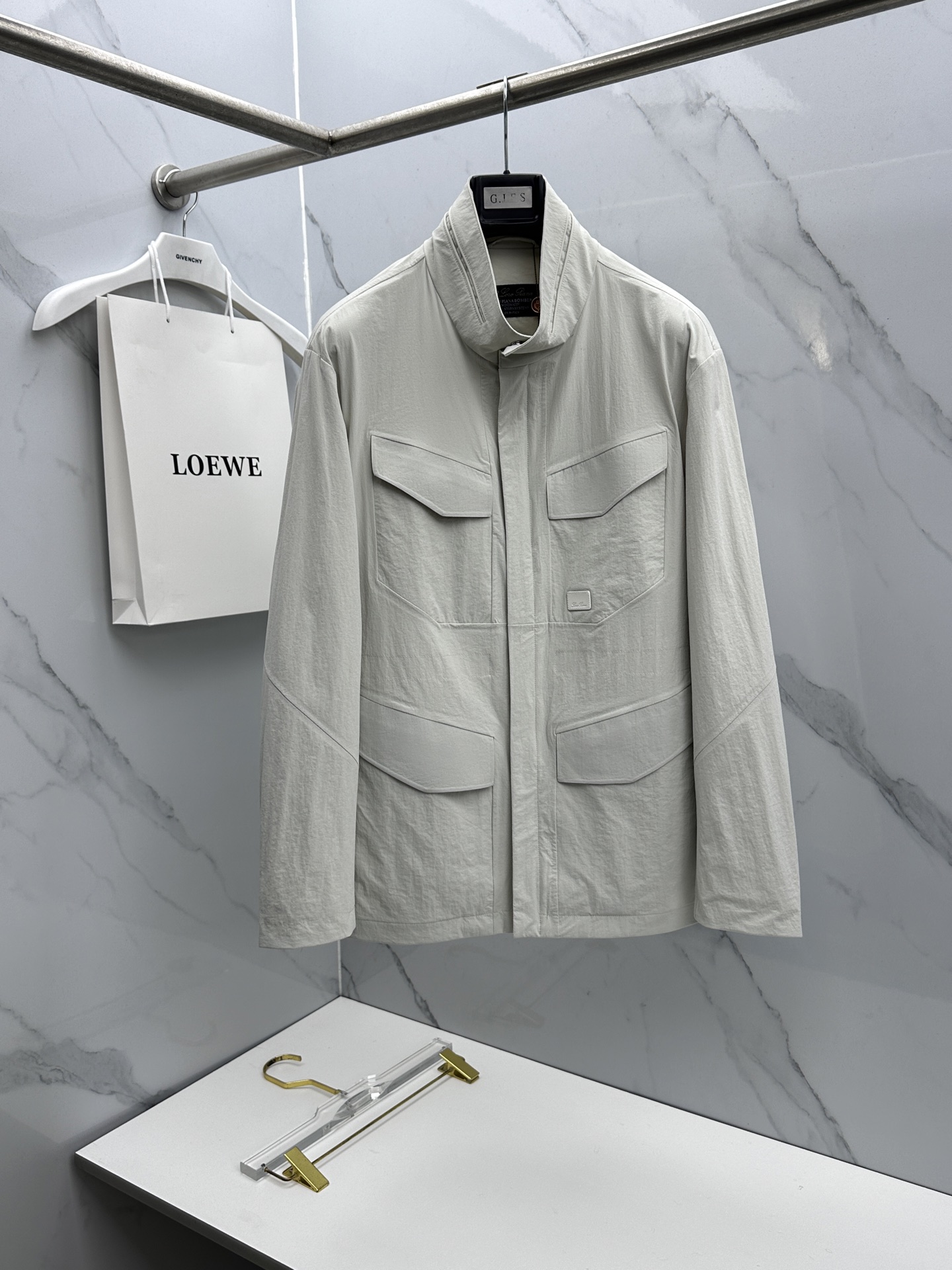 로로피아나 자켓