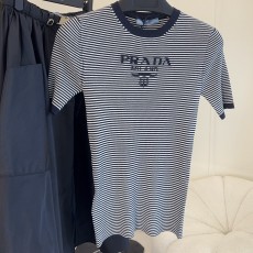 프라다 반팔니트