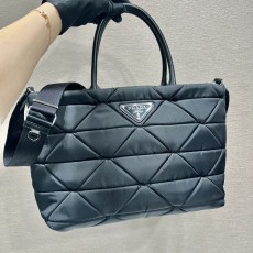 프라다 리나일론미디엄패딩토트백