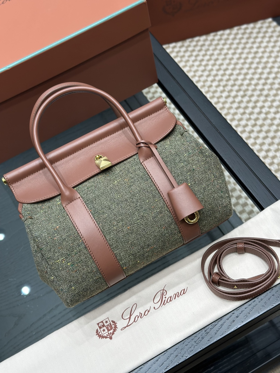 로로피아나 룸백L25