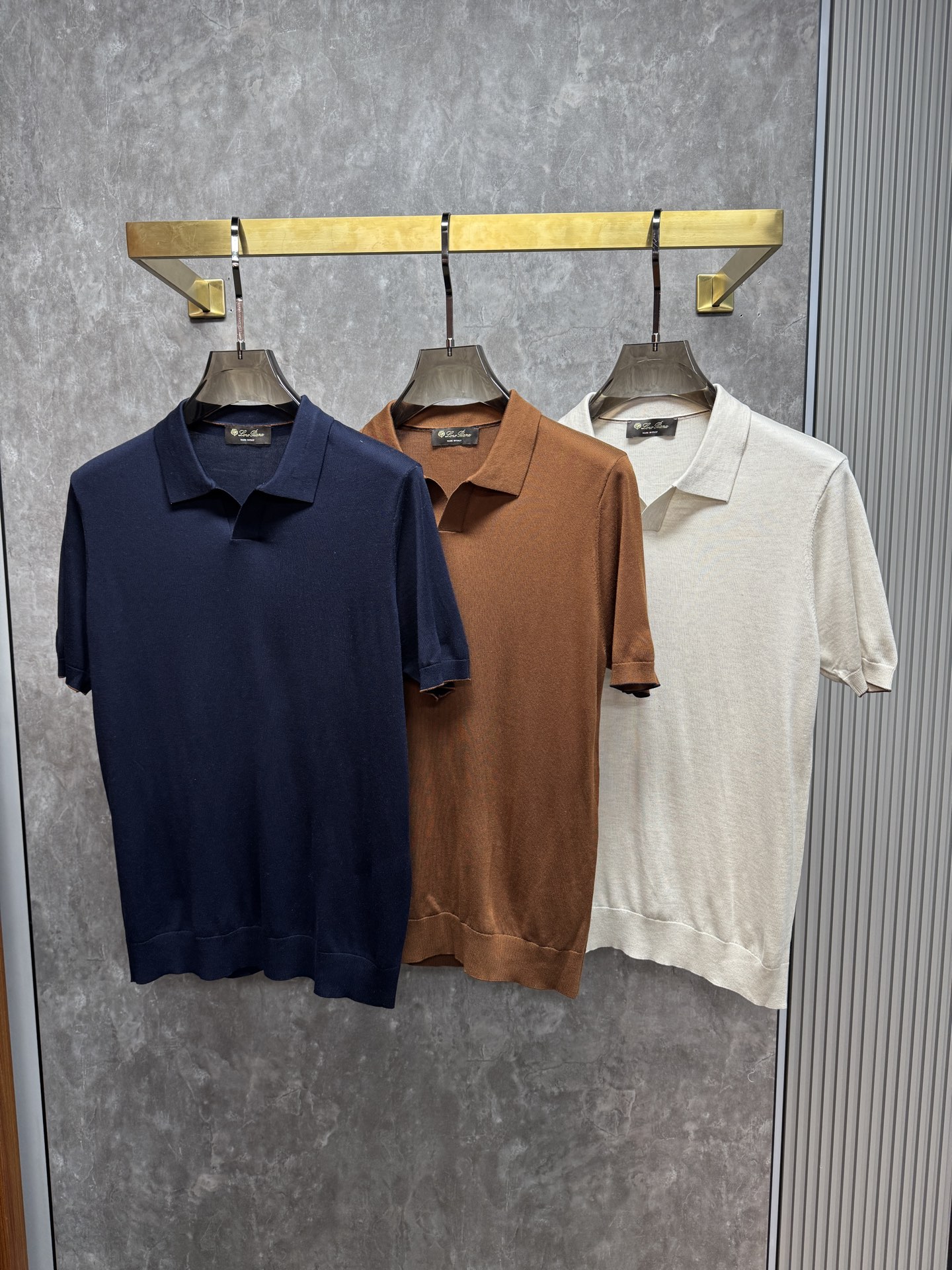 로로피아나 반팔니트