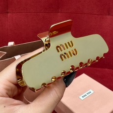 미우미우 헤어집게